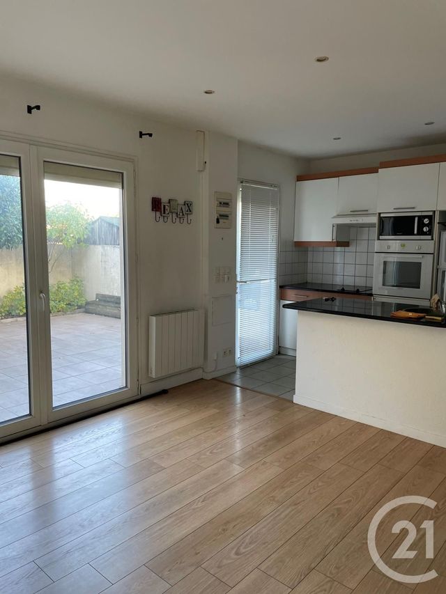 Appartement F2 à louer - 2 pièces - 36.4 m2 - PIERRELAYE - 95 - ILE-DE-FRANCE - Century 21 La Demeure